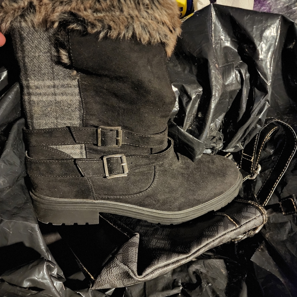 Boots - Picture 4 of 5